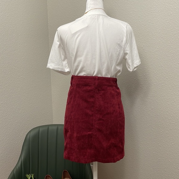 Mini Ribbed Burgundy Skirt - Picture 7 of 9